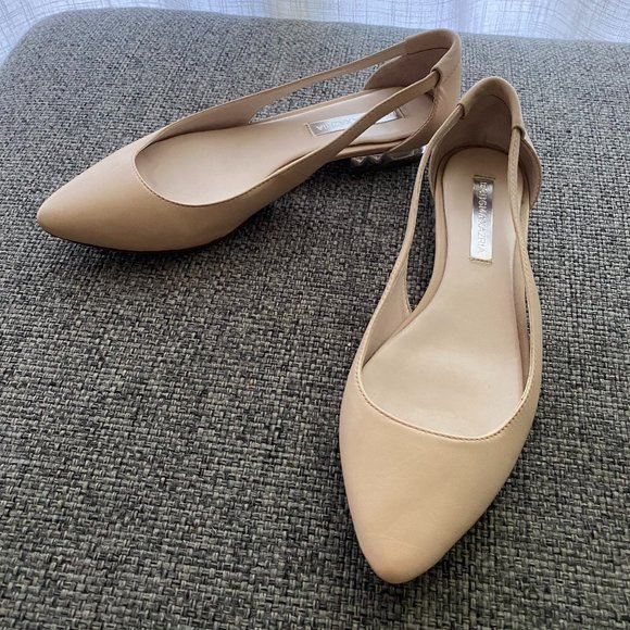 BCBG MAXAZRIA Light Tan Heeled Flat - Picture 1 of 7